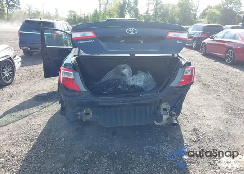 2013 Toyota Camry Se z USA, uszkodzony, nr VIN 4T1BF1FK1DU649242